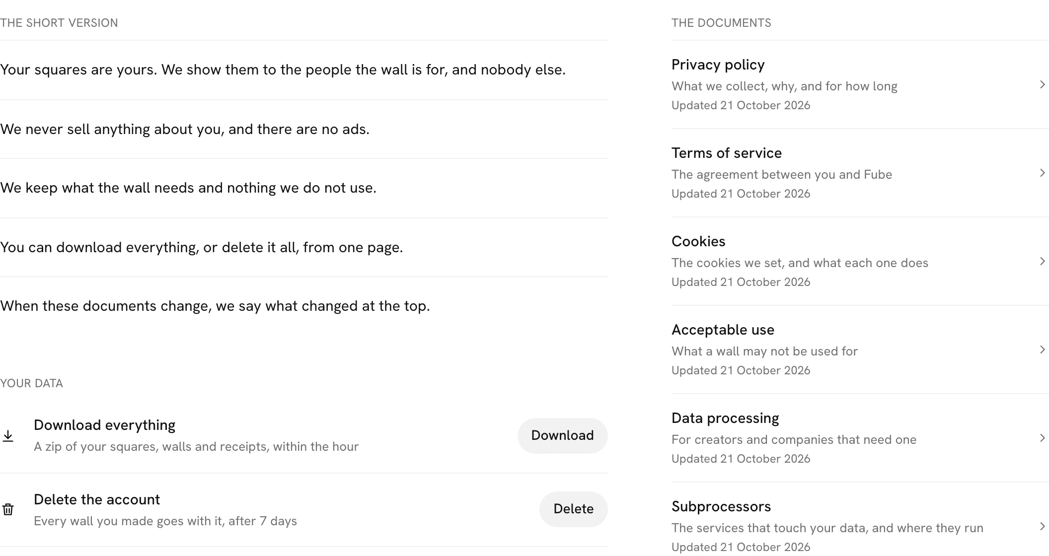 The privacy centre: five short sentences, Download everything and Delete the account, and the documents listed beside them